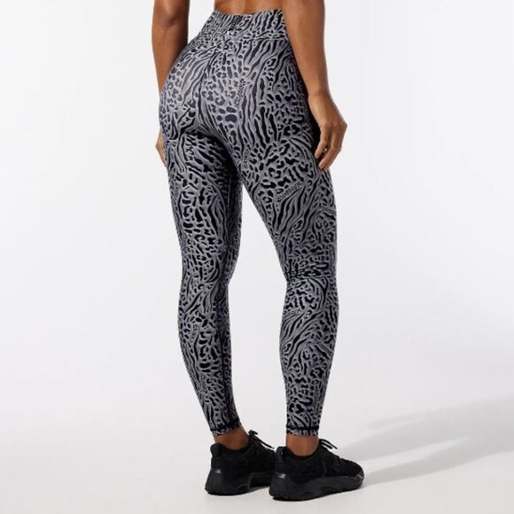 X Fenty Savage Locked & Lifted High-Waist Legging  Size 1x (US 16-18) NWT - Picture 2 of 4